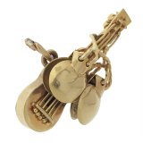 Flamenco Guitar with Castanets - 18K Gold Vintage Charm
